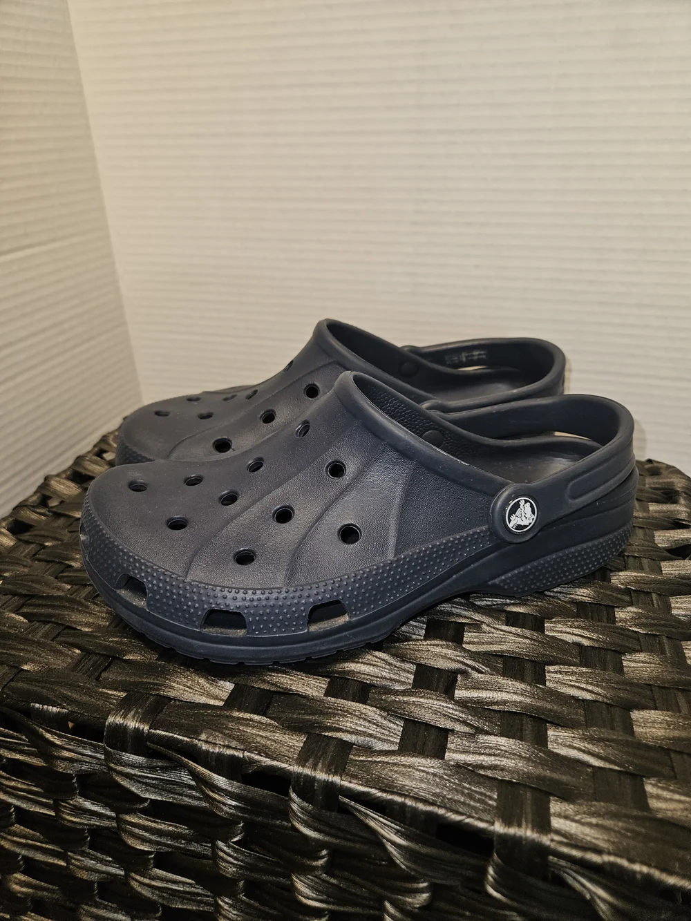CROCS Classic Navy Vented Slip-On Clogs Mens 6 Womens 8